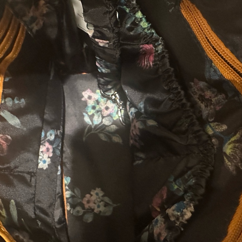 EUC Lug Flare Amber Yellow Quilted Crossbody Bag - Picture 4 of 4